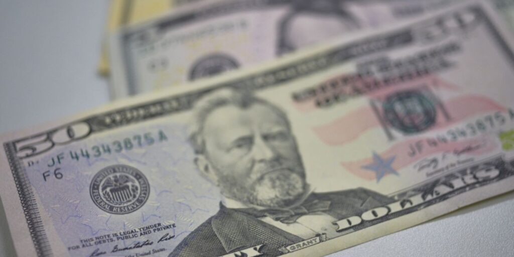 Dólar sobe para R$ 5,23 com temores sobre juros nos Estados Unidos