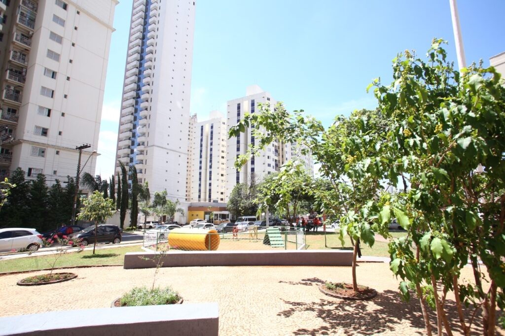 Prefeitura de Goiânia faz reparos nas praças do Jardim Goiás e Setor Bueno, nesta segunda-feira (19/09)