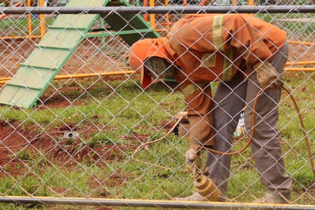 Prefeitura de Goiânia realiza reparos em brinquedos e aparelhos de ginástica e instala alambrados em praças, nesta segunda-feira (19/09)