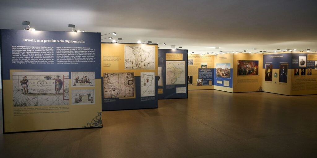 Exposição no Itamaraty retrata os 200 anos da diplomacia brasileira 