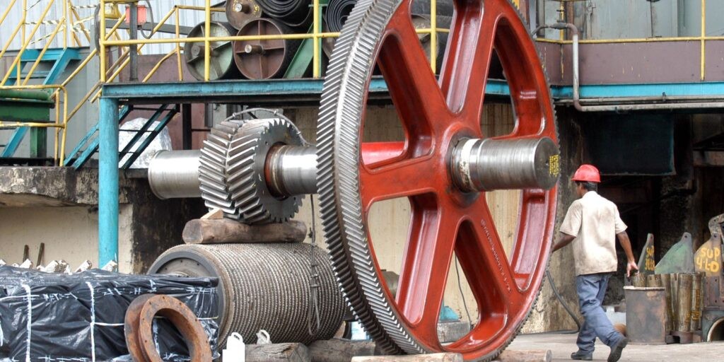 Faturamento da indústria de máquinas e equipamentos cai em agosto