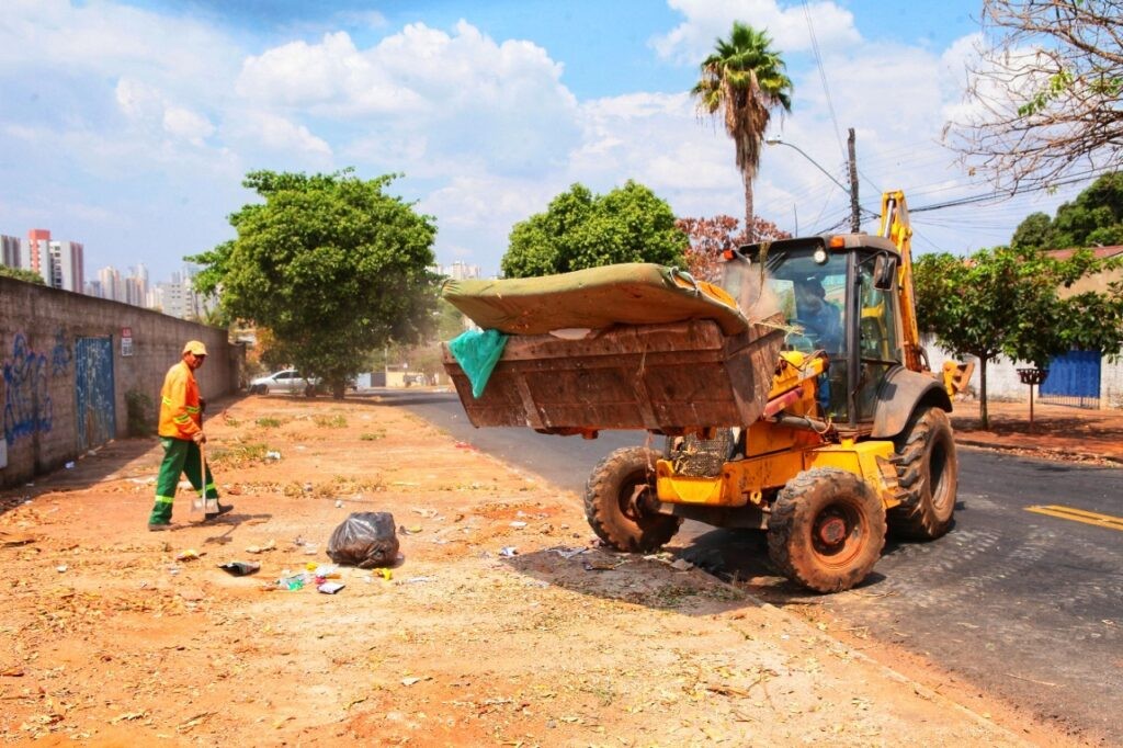 Prefeitura disponibiliza frente de serviços para remoção de entulhos em 20 bairros de Goiânia, nesta segunda-feira (26/09)