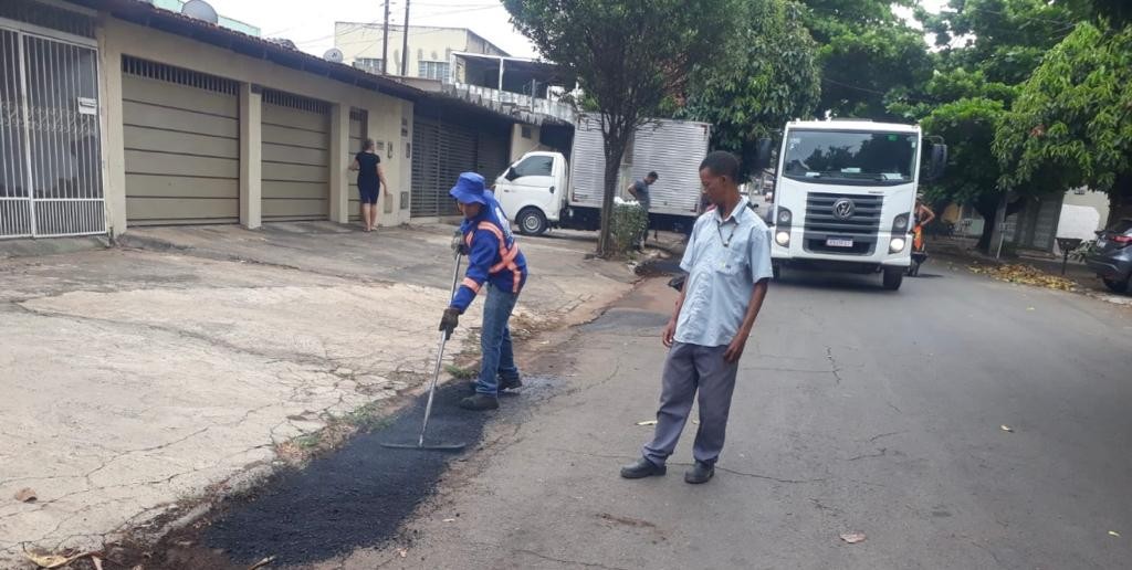 Prefeitura realiza operação tapa-buracos no Urias Magalhães e em mais sete bairros de Goiânia