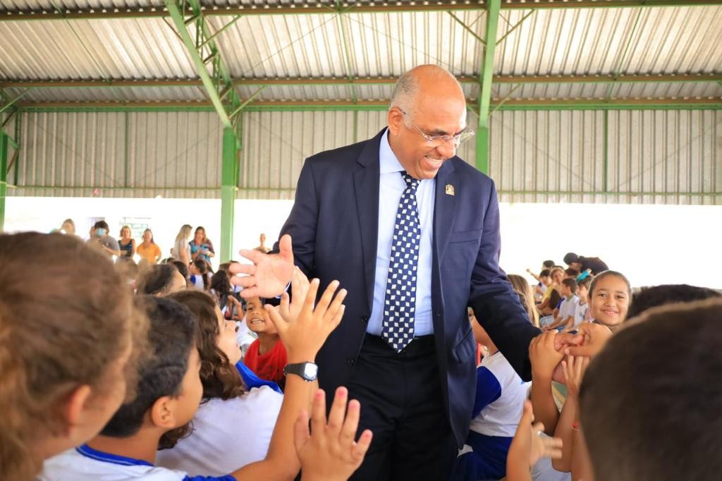 "Estamos preparando nossas crianças para o futuro", afirma Rogério Cruz ao inaugurar mais um Laboratório Maker e de Robótica em escola