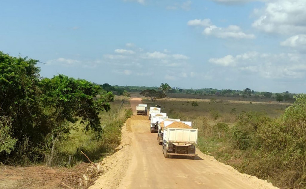 Governo do Tocantins realiza levantamento de aterro e constrói bueiro para escoamento de água na TO-430