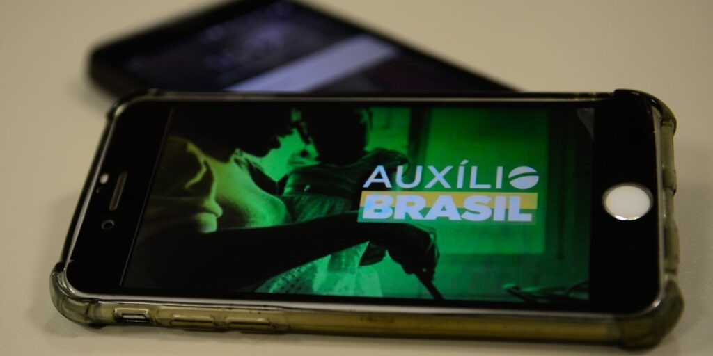 Última parcela de outubro do Auxílio Brasil é paga hoje