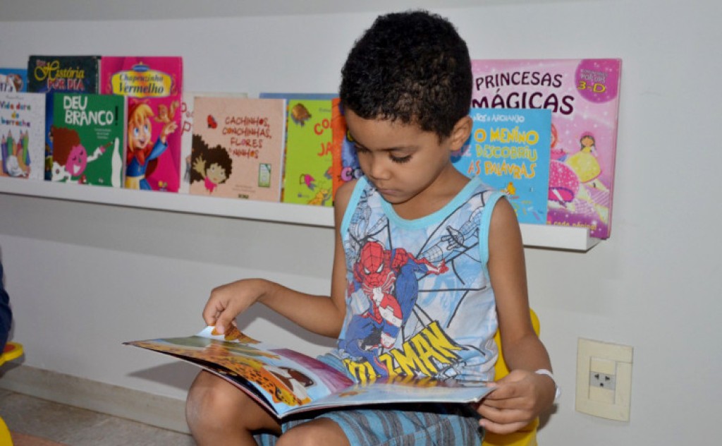 Crianças internadas no HGP contam com o Cantinho da Leitura