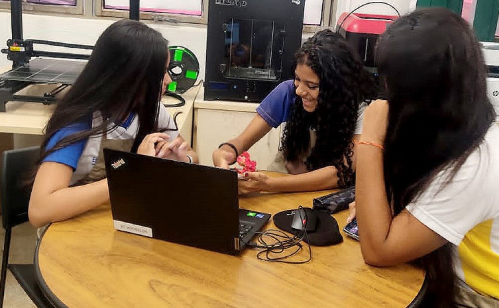 Estudantes de Araguaína que participam do projeto "Eu, cientista TECH" entram na fase de desenvolvimento de protótipos e testagem
