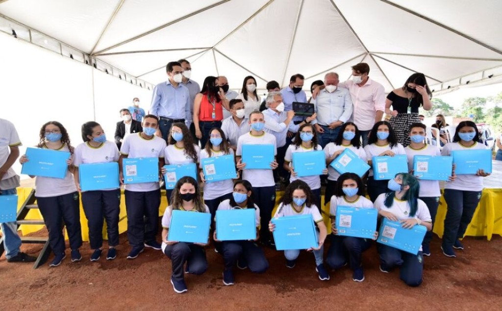 Governo de Goiás já distribuiu mais de 123 mil notebooks a estudantes