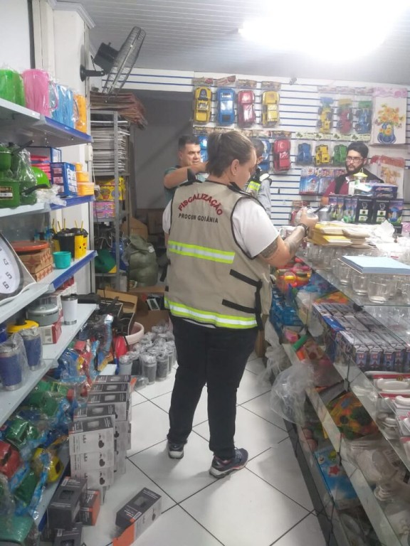Procon Goiânia constata irregularidades em lojas que vendem presentes para Dia das Crianças