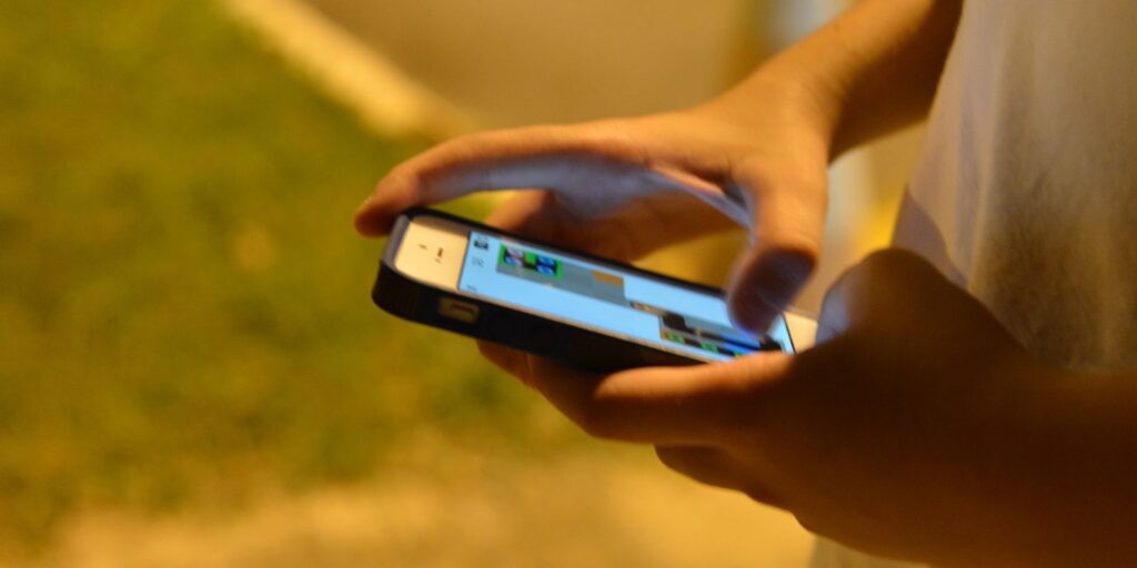 Guias orientam crianças e pais para uso seguro da internet