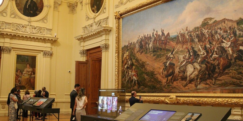 Museu do Ipiranga recebe visita de diplomatas