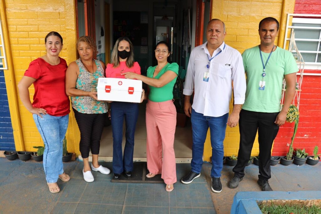 Prefeitura de Goiânia entrega kits de primeiros socorros para todos os Cmeis e escolas da rede municipal de ensino