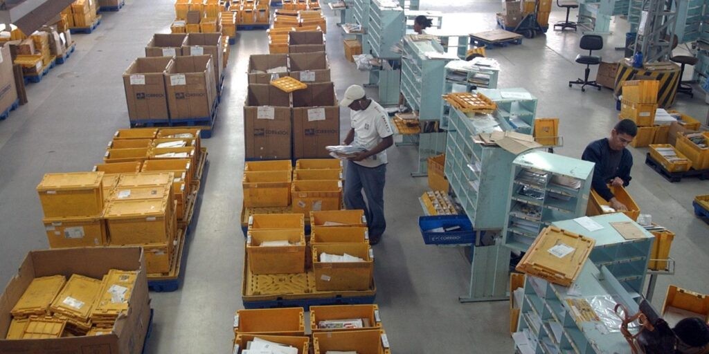 Leilão de mais de 40 mil itens esquecidos nos Correios ocorre hoje