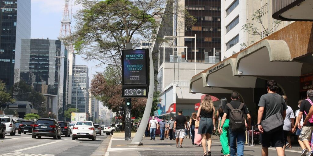 Covid-19: Brasil registra 26 mortes e 4,6 mil casos em 24h