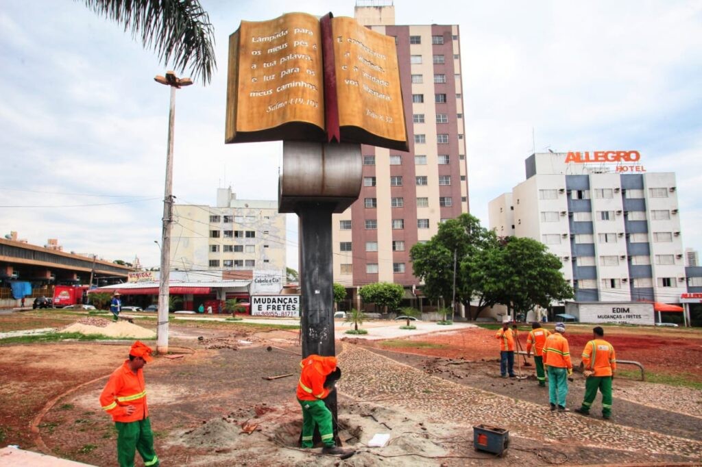 Prefeitura de Goiânia inicia revitalização do monumento histórico da Praça da Bíblia, nesta terça-feira (04/10)