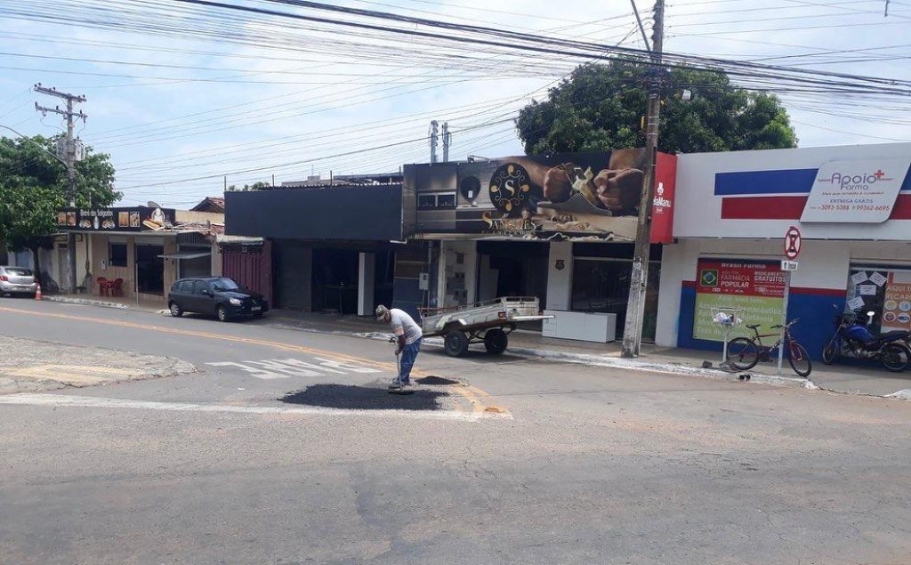 Prefeitura realiza operação tapa-buracos em sete bairros de Goiânia e reparos na rede de iluminação pública em outros 22