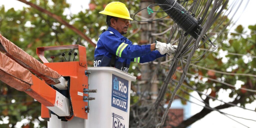 Operação vai retirar fiação abandonada no Rio de Janeiro