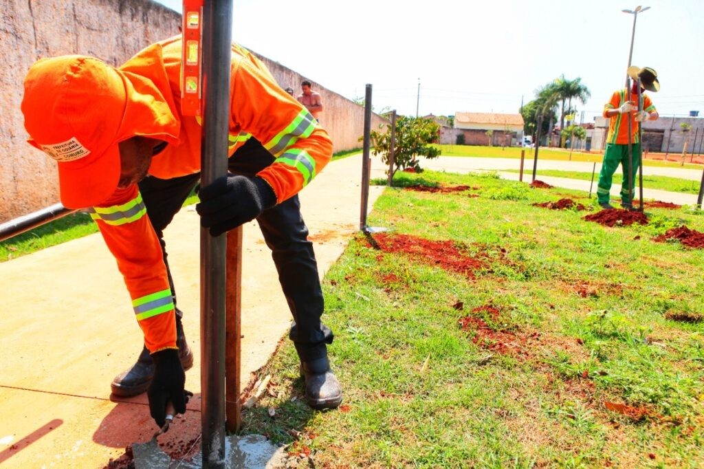 Prefeitura instala alambrados na praça do Goiânia Viva, nesta sexta-feira (07/10)