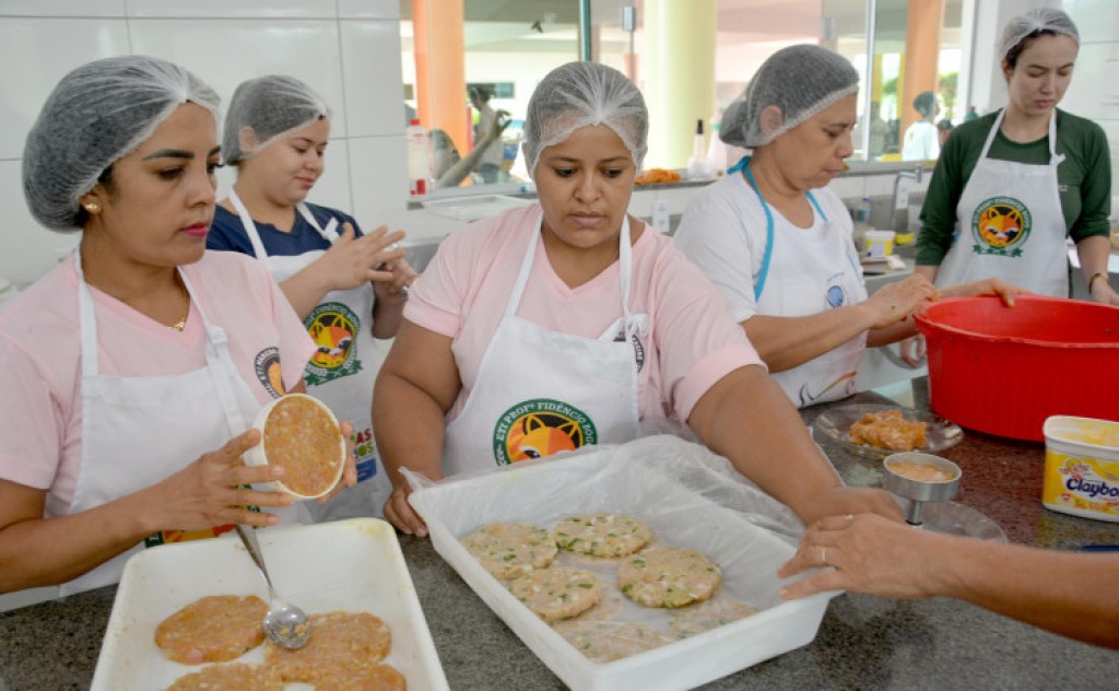Com o próprio sistema de cultivo de peixes, escolas de Palmas recebem capacitação do Ruraltins para aproveitamento do pescado