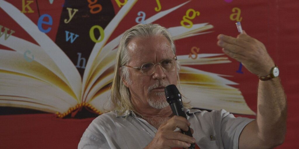 É Tudo Brasil leva ao ar entrevista com Nicolas Behr na Rádio Nacional