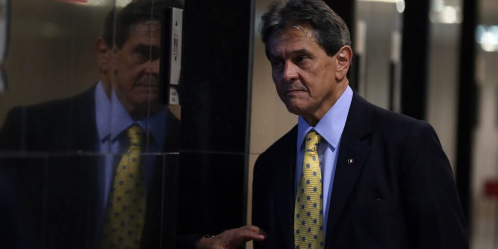 Roberto Jefferson lançou granada contra policiais federais