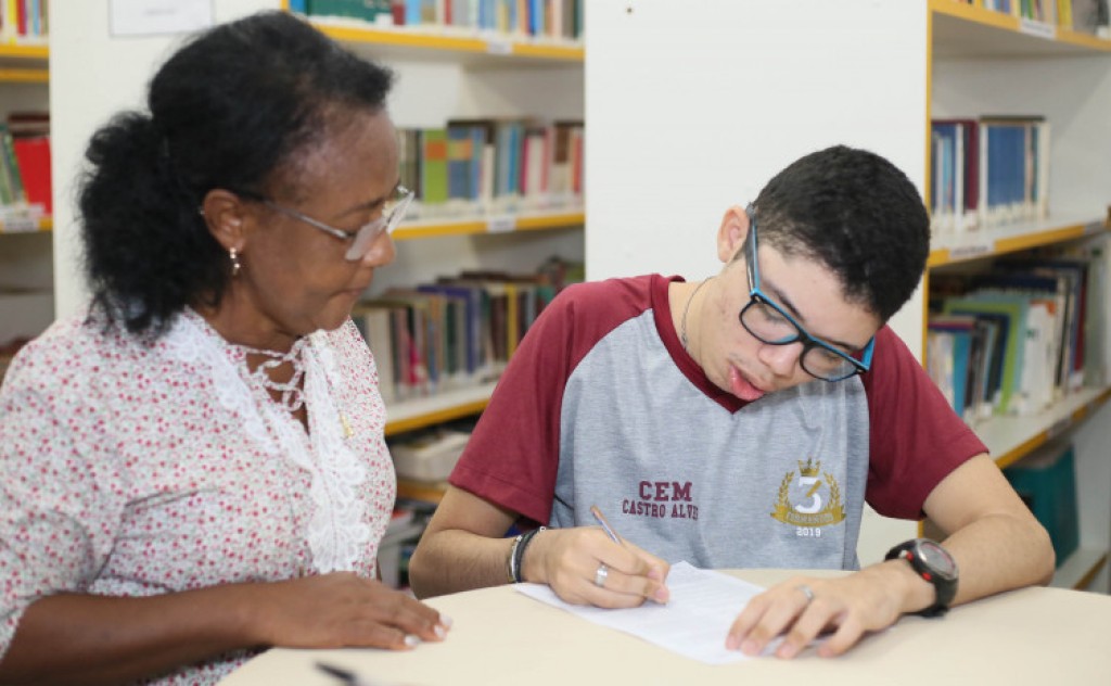 Governo do Tocantins e UFT firmam parceria para oferta do curso de pós-graduação em Transtorno do Espectro Autista na Educação do Campo aos professores