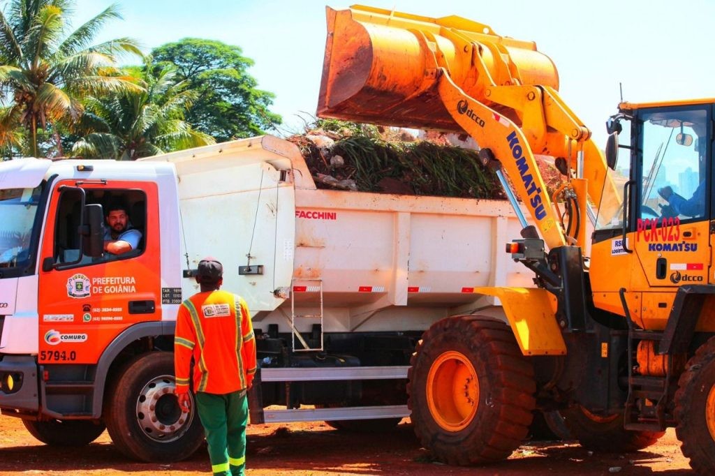 Prefeitura de Goiânia destaca frentes de limpeza urbana, roçagem e remoção em 80 bairros, nesta quarta-feira (09/11)