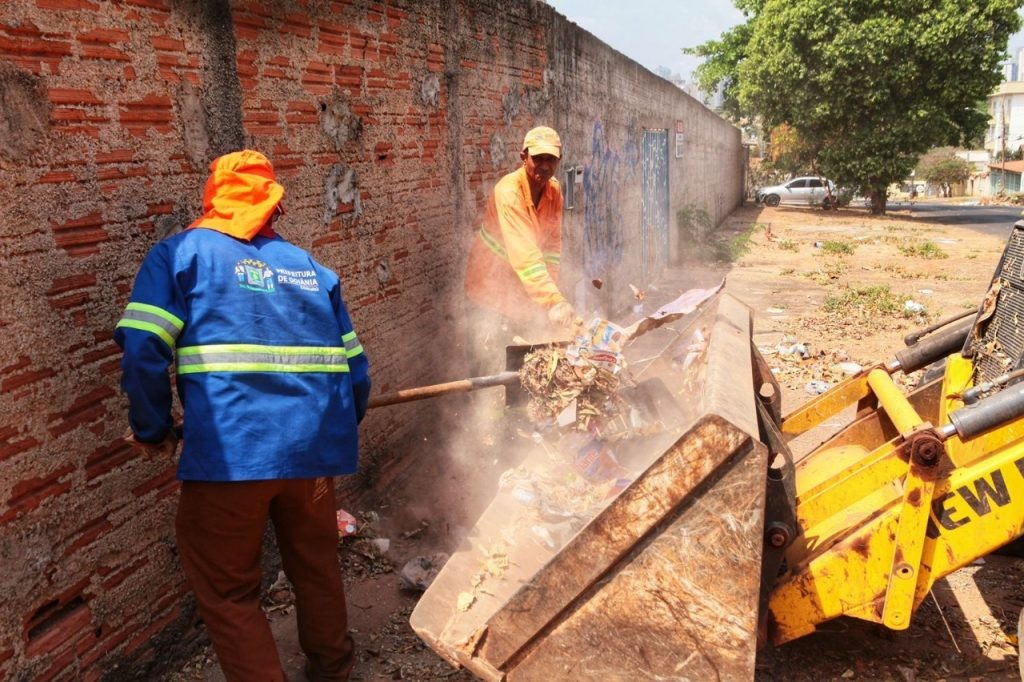Prefeitura de Goiânia realiza, nesta segunda-feira (28/11), serviços essenciais de limpeza e remoção de entulho em 65 bairros