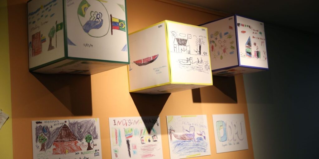 Defensoria faz exposição com desenhos de crianças refugiadas