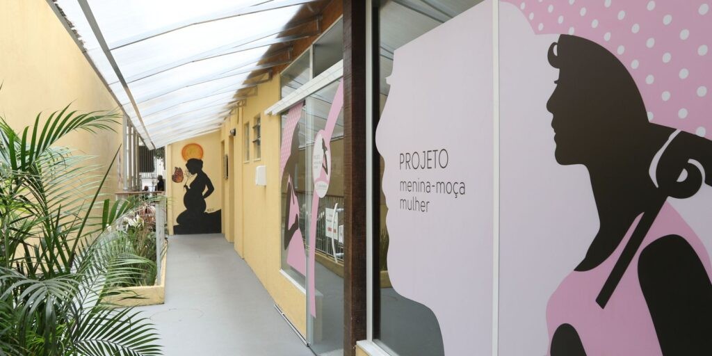 Projeto atende gratuitamente meninas e mulheres em situação de rua