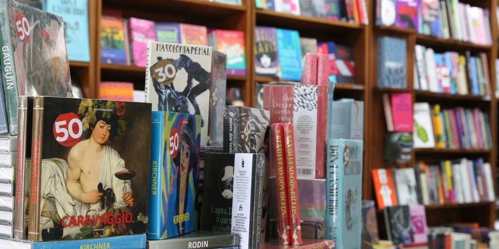 Pirataria de livros é alvo de operação em quatro estados