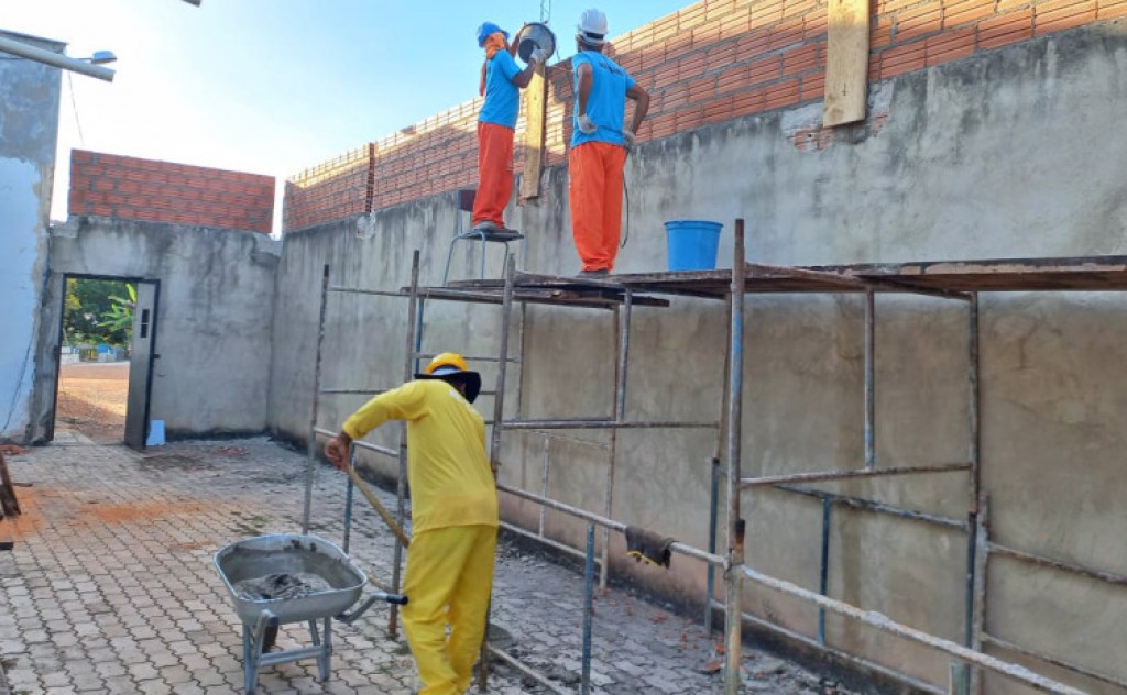 Unidade Penal de Colmeia passa por reforma e construção de novos espaços com mão de obra de custodiados