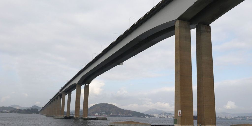 Após colisão de navio, ponte Rio-Niterói é totalmente liberada