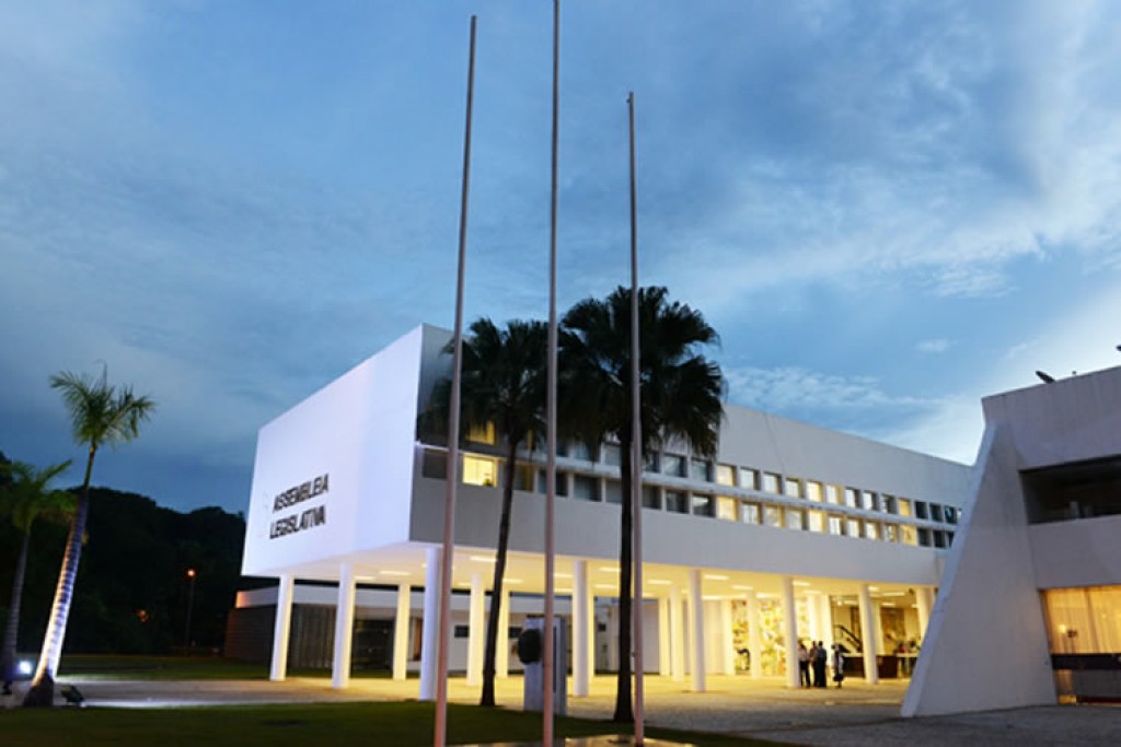 Parlamentares apresentam projetos e requerimentos à Mesa Diretora