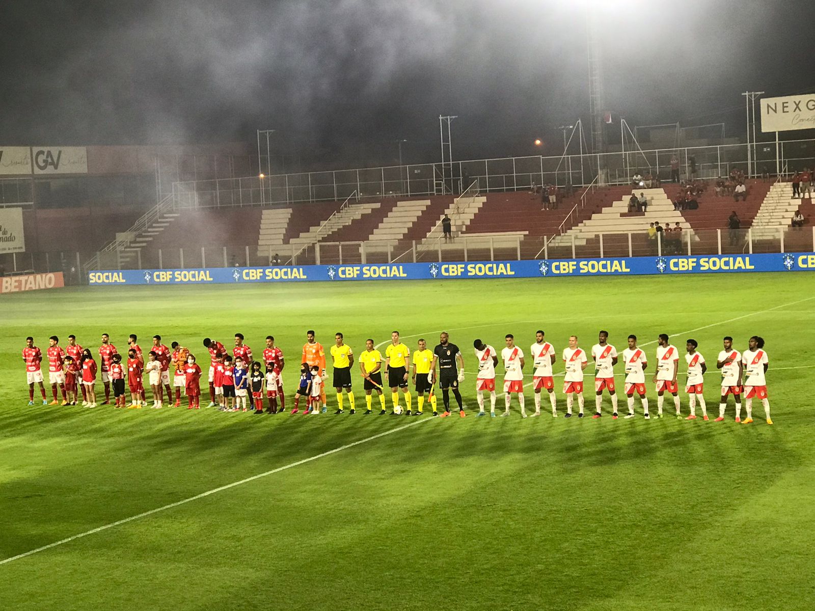 Nas Penalidades, Vila Nova elimina o Real Noroeste pela Copa Verde.