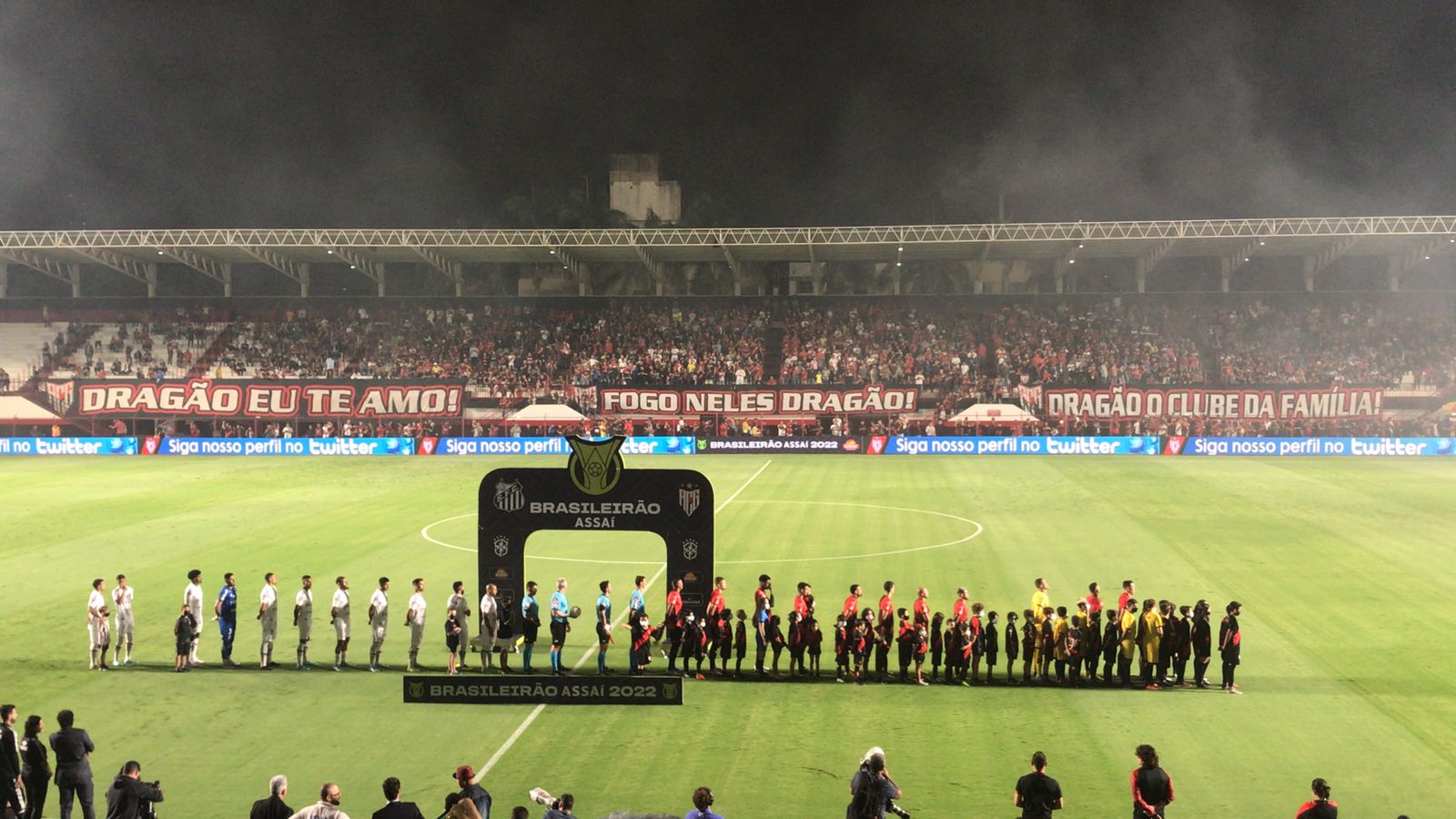 Atlético é derrotado em casa e vê sua situação muito complicada quanto a manutenção na série A.