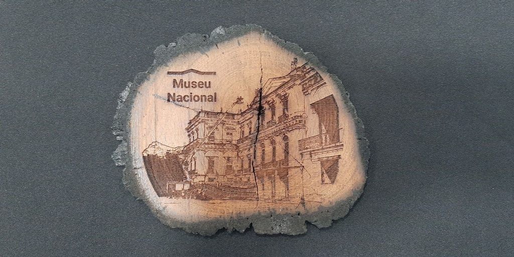 Museu Nacional do Rio enterra sua primeira cápsula do tempo