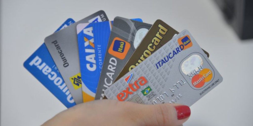 Pagamentos com cartões movimentam R$ 827 bilhões no 3º trimestre