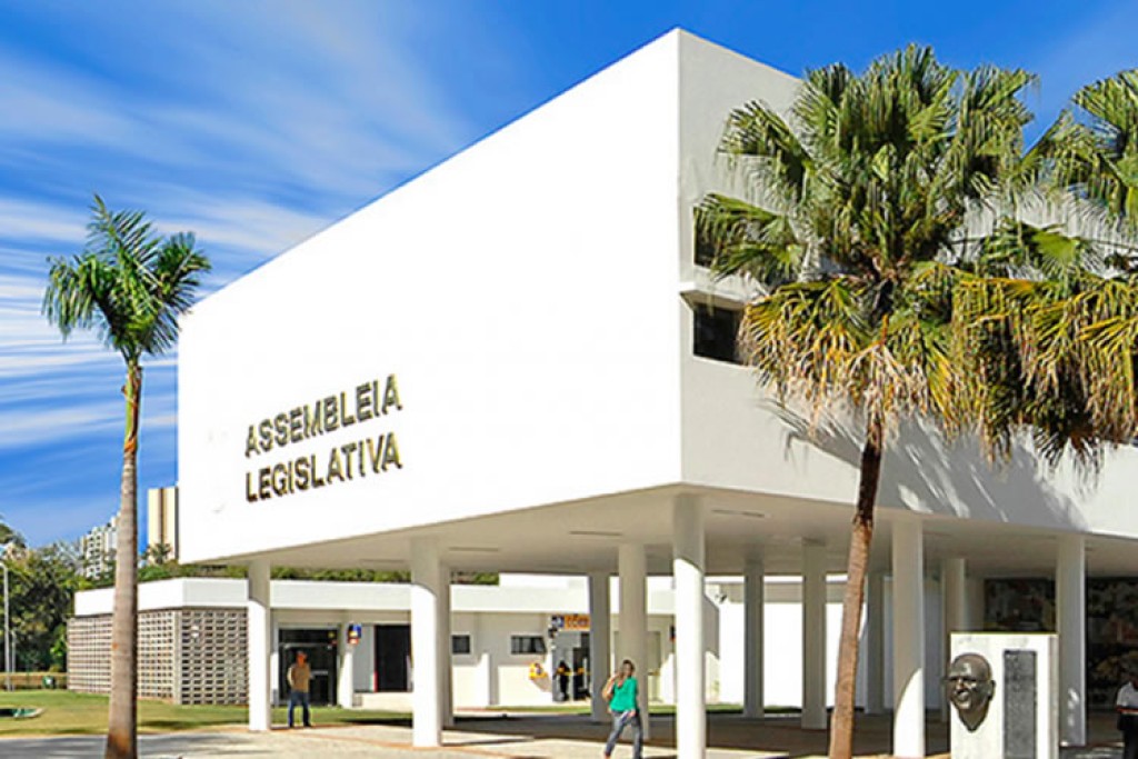 Reunião extra da CCJ é aberta no Palácio Maguito Vilela no início da noite desta quinta-feira, 17