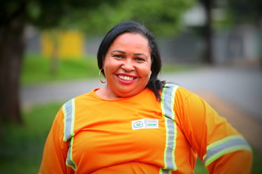 Em referência ao Dia da Consciência Negra, gari da Comurg pede "fim do preconceito"