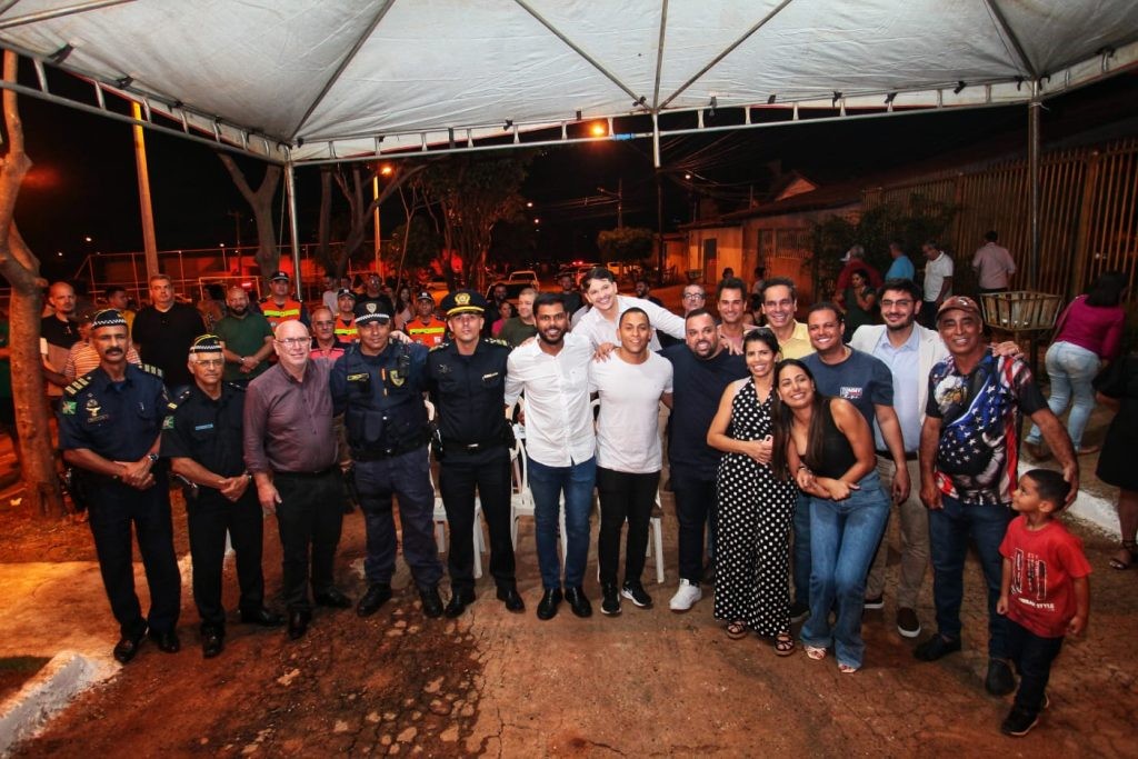 Romário Policarpo inaugura Praça no Residencial Serra Azul, Região Oeste, e destaca que "gestão deve servir as pessoas"