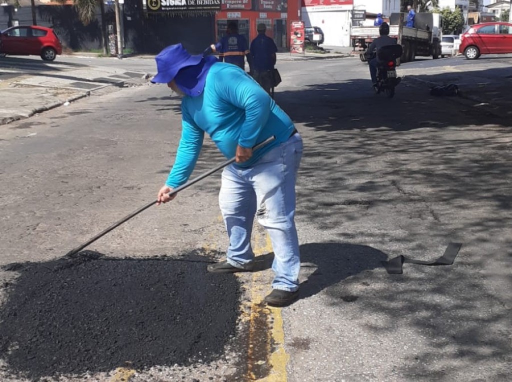 Prefeitura de Goiânia faz recuperação da malha viária em 10 bairros e limpeza de bocas de lobo em 12 setores da capital