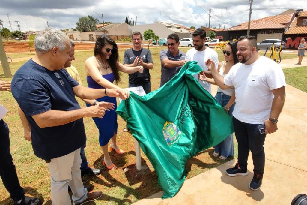 Romário Policarpo inaugura Praça no Jardim São José, e destaca "cuidado da gestão em levar benefícios a todas as regiões de Goiânia"