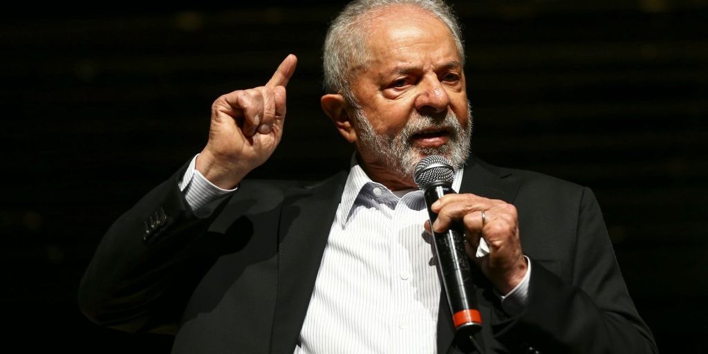 Lula se submete a exames de rotina em São Paulo