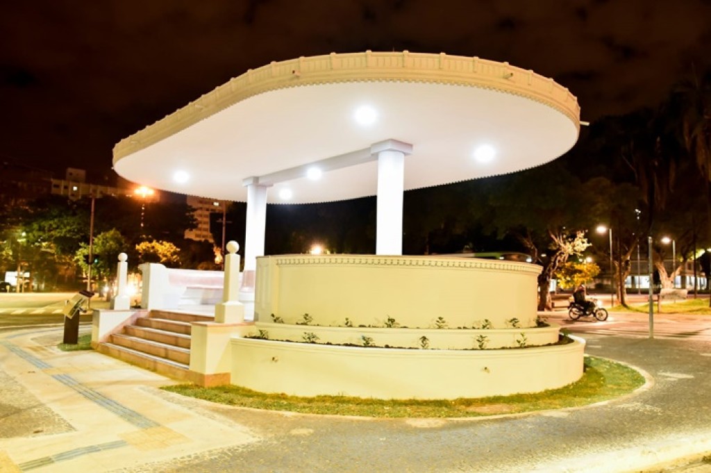 Governo promove parceria para preservar Coreto da Praça Cívica e Relógio da Avenida Goiás