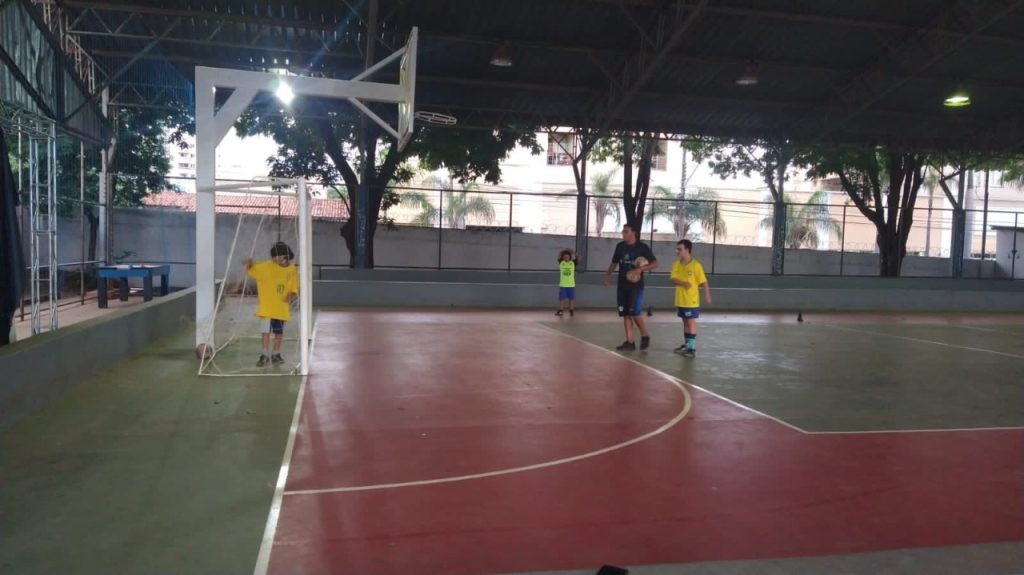 Prefeitura de Goiânia oferece aulas gratuitas de futebol para atletas com síndrome de Down, no Colégio Estadual Dom Abel, no Setor Universitário
