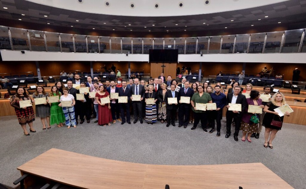 EFG em Artes Basileu França completa 55 anos e é homenageada na Alego