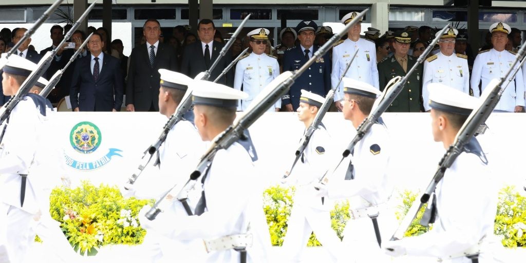 Presidente participa em Brasília de homenagem pelo Dia do Marinheiro
