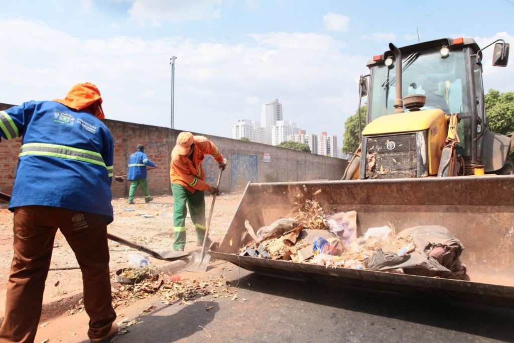 Prefeitura de Goiânia leva serviços de remoção de entulhos e varrição a 50 bairros, nesta segunda-feira (05/12)